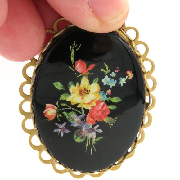 Vintage Floral Transfer Print Brooch 1.5" Black Gold Tone Scalloped Edge Pin - Picture 7 of 9